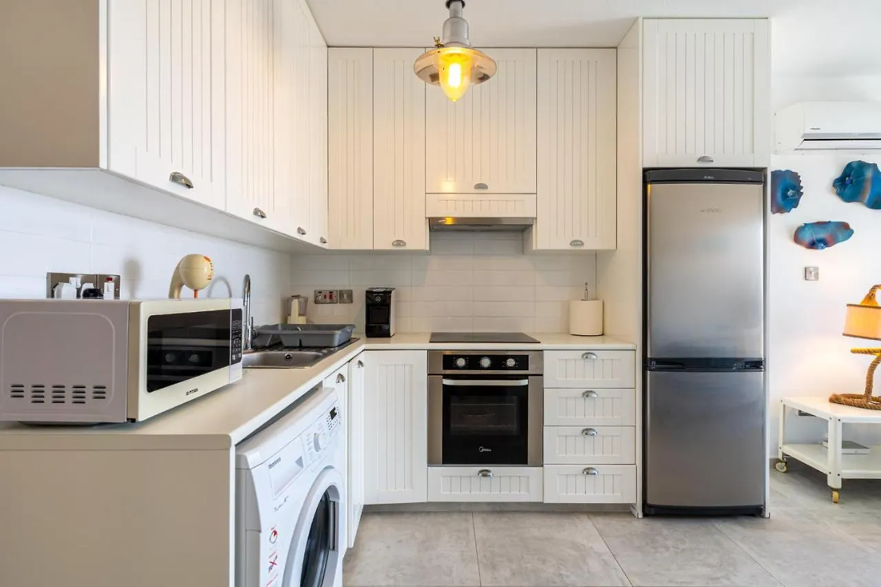 Seawaves 1- Bedroom Apartment Near Meneou Beach Ларнака